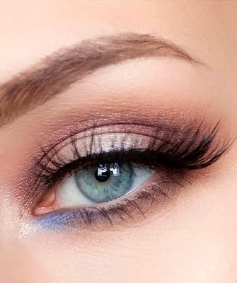 Как сделать вечерний макияж к голубым глазам